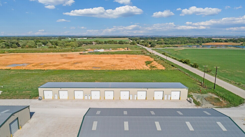 More Photos Of 9053 Ike Byrom Rd, Aubrey Warehouse For Lease