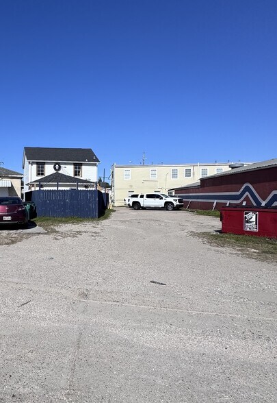 More Photos Of 3224 Metairie Rd, Metairie Freestanding For Sale