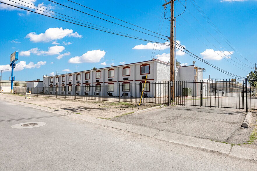 More Photos Of 1000 S Freeway, Tucson Rehabilitation Center For Lease