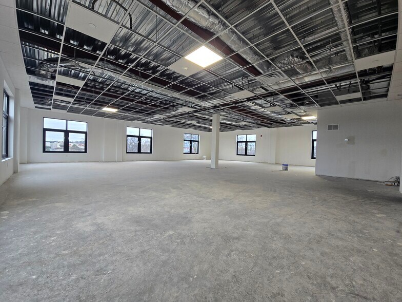 More Photos Of 374 Green St, Woodbridge Coworking Space
