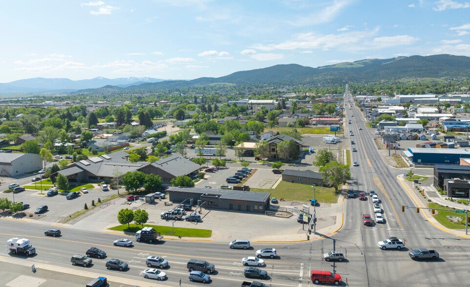 More Photos Of 1201 Cedar St, Helena Carwash For Sale
