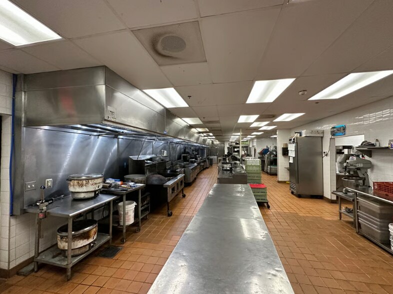 More Photos Of 4117 S National Ave, Springfield Restaurant For Sale