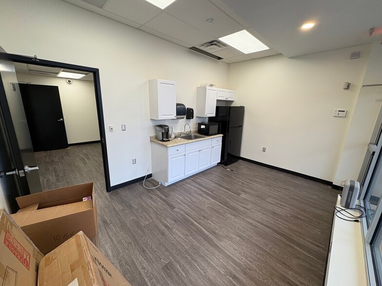 More Photos Of 114-138 E North Ave, Belton General Retail For Lease