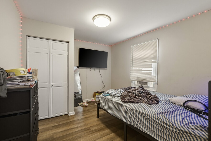 More Photos Of 150 N Delaware Ave, Lindenhurst Storefront Retail Residential For Sale