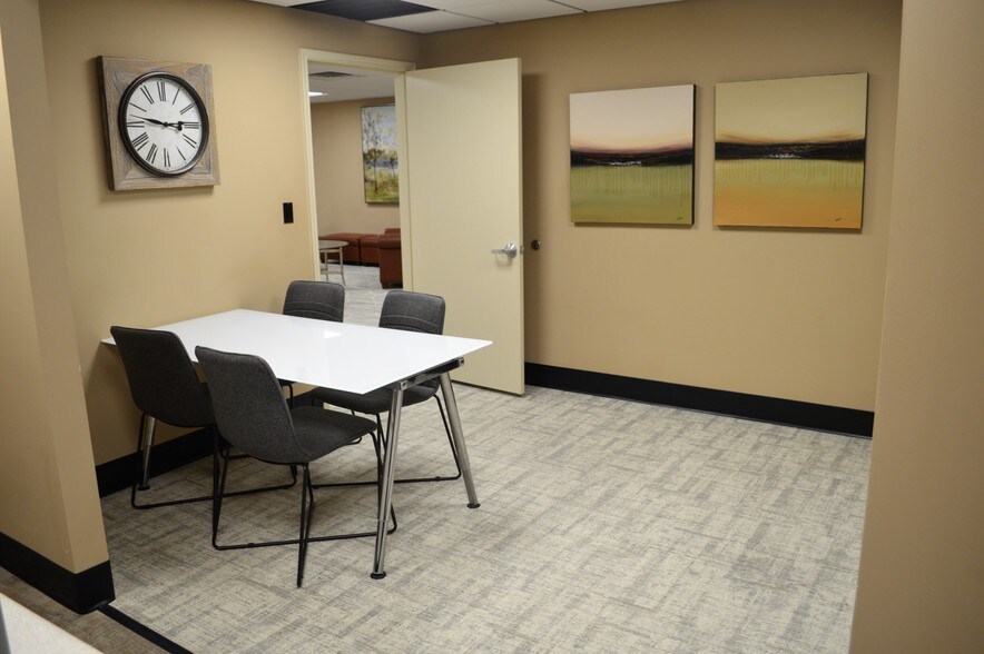 More Photos Of 6125 Airport Fwy, Haltom City Office For Lease