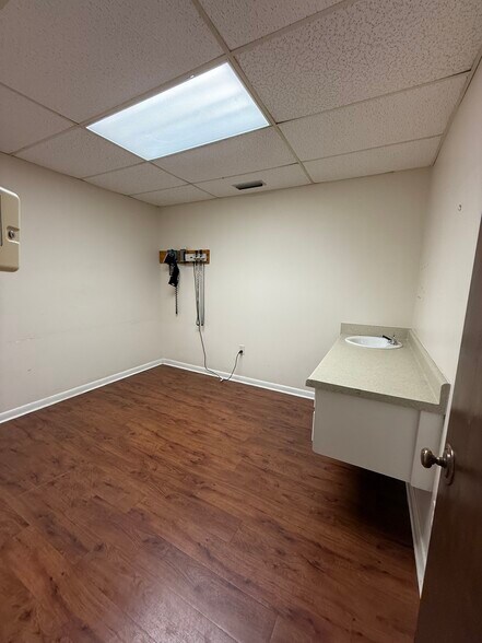More Photos Of 1074 Southern Ave, Fayetteville Medical For Lease