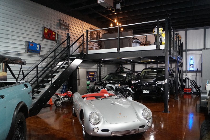 More Photos Of 9337 Commerce Center St, Highlands Ranch Showroom For Sale