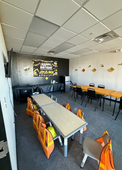 More Photos Of 11 Spiral Dr, Florence Light Distribution For Lease