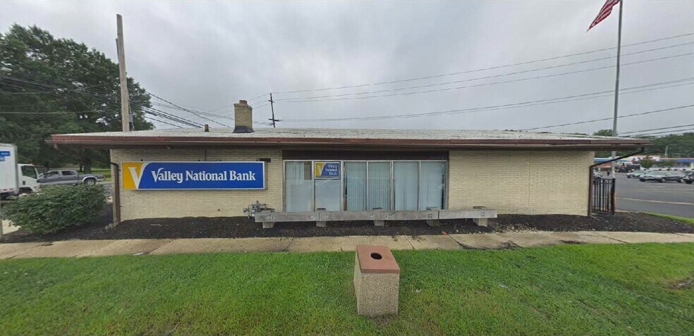 More Photos Of 1 Bayshore Plz, Atlantic Highlands Bank For Lease