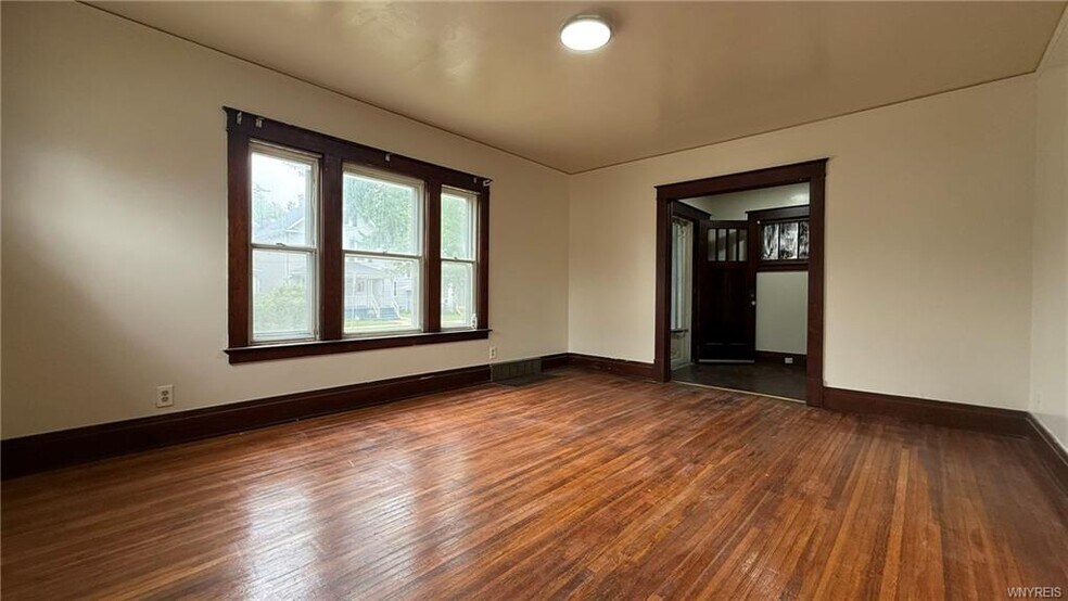 More Photos Of 1890 Linwood Ave, Niagara Falls Apartments For Sale