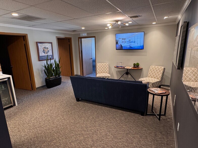 More Photos Of 13990 Olive Blvd, Chesterfield Office For Lease