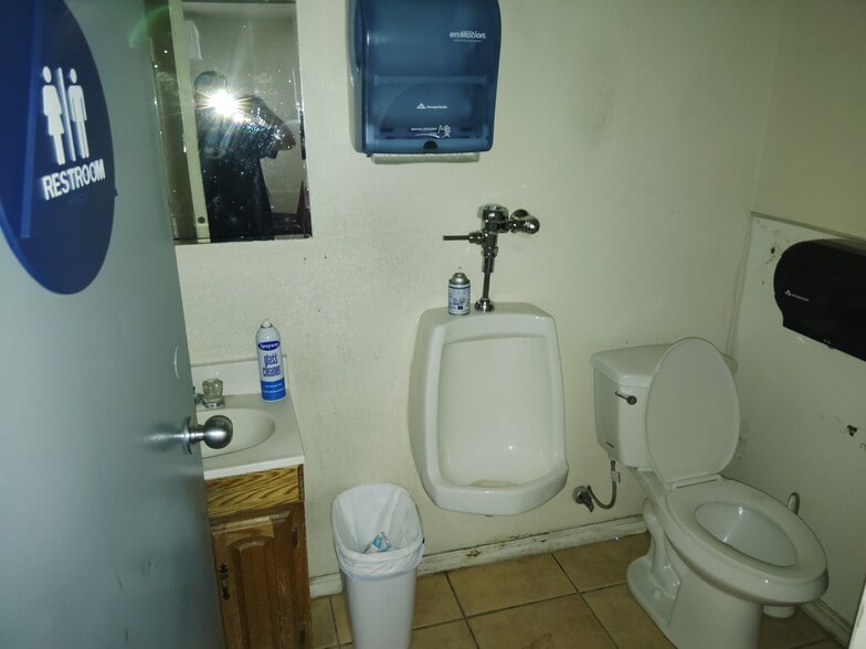 More Photos Of 65355 Dillon Rd, Desert Hot Springs Warehouse For Lease