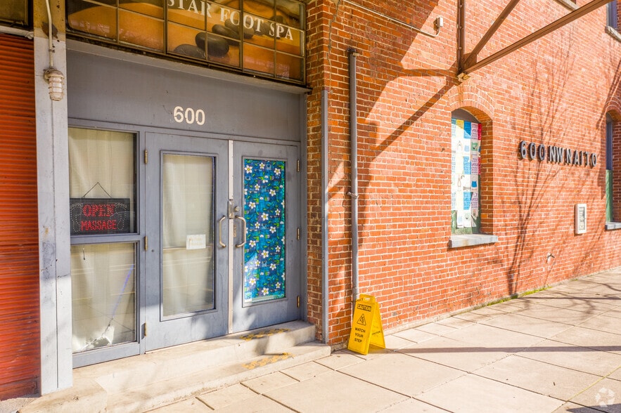 More Photos Of 600 NW Naito Pkwy, Portland General Retail For Sale