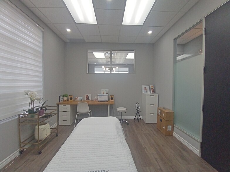 More Photos Of 300 Terry Fox Dr, Ottawa Office For Sale