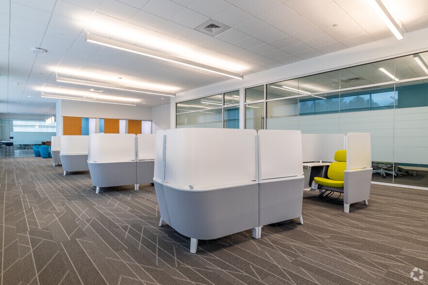More Photos Of 8106 Calvin Hall Rd, Fort Mill Office For Lease