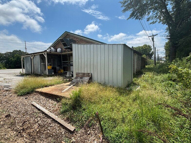 More Photos Of 607 4th St NW, Red Bay General Retail For Sale