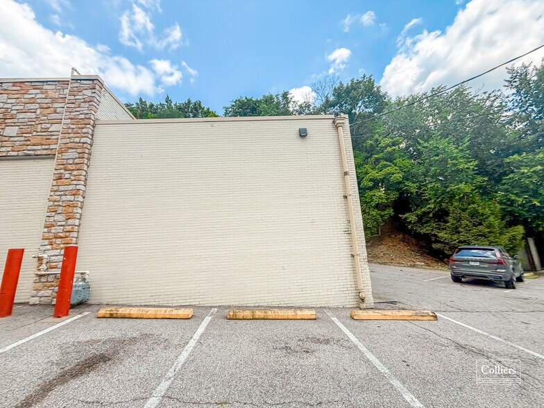 More Photos Of 2928 Sheraden Blvd, Pittsburgh Freestanding For Lease