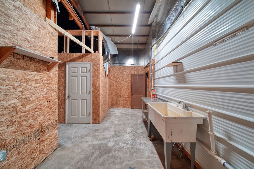 More Photos Of 5550 Carleton Rd, Palmyra Light Manufacturing For Sale
