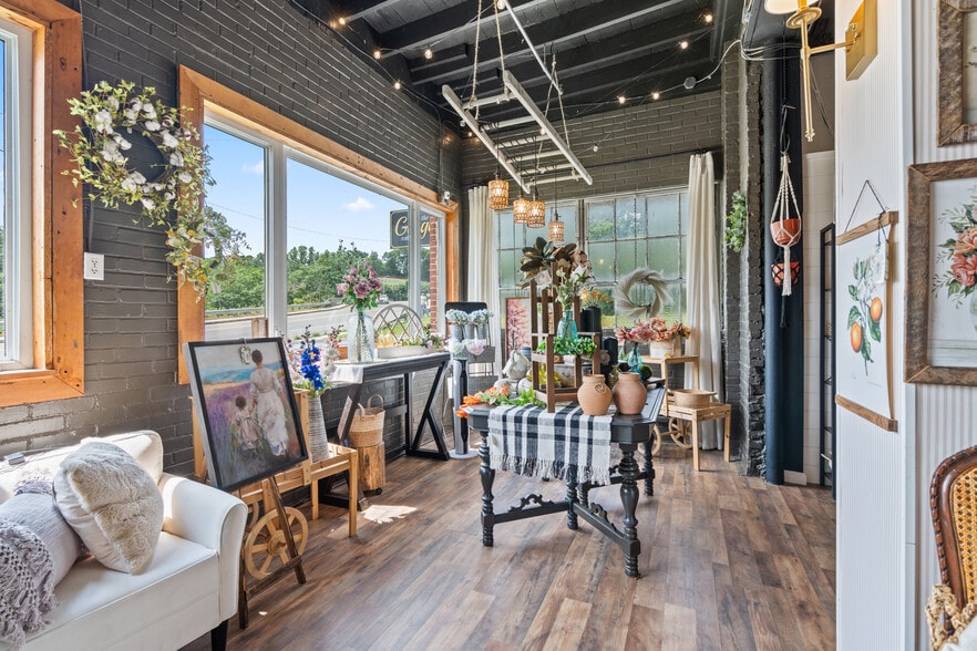 More Photos Of 500 Bridge St, Weissport Restaurant For Sale