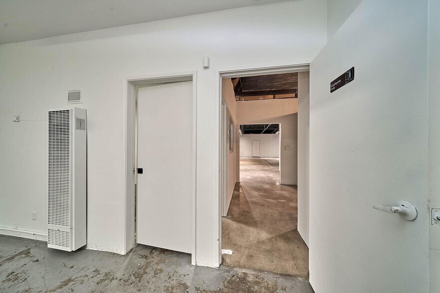 More Photos Of 1243 W Temple St, Los Angeles Warehouse For Lease