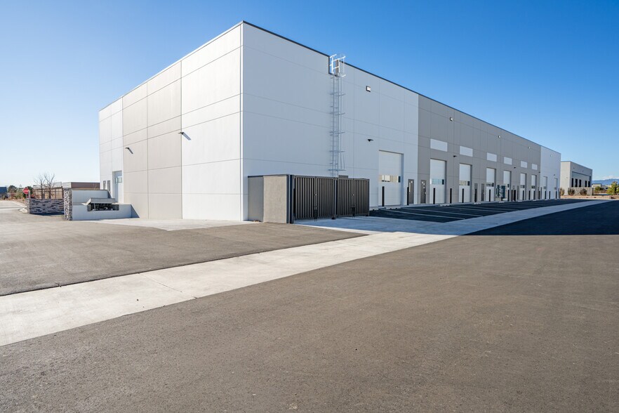 More Photos Of 4565 Venture Dr, Johnstown Distribution For Lease