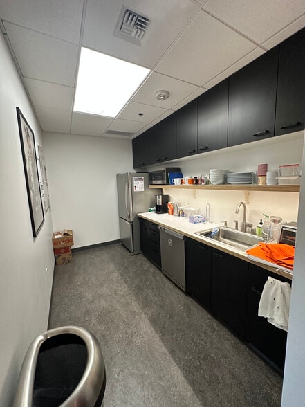 More Photos Of 2341 Eastlake Ave E, Seattle Office For Lease