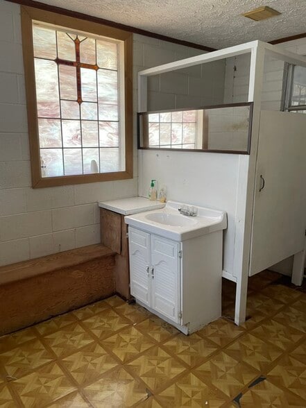 More Photos Of 1205 Masonic Dr, Shelby Religious Facility For Sale