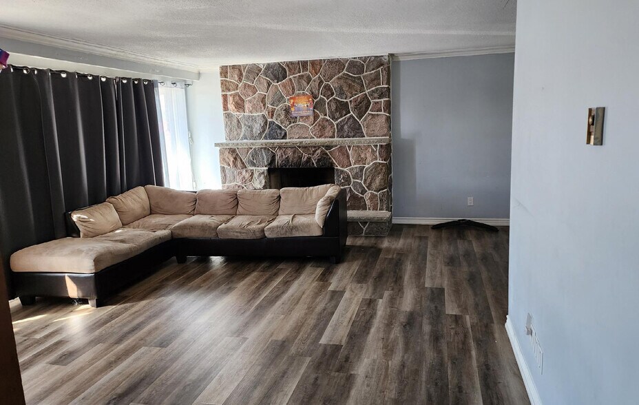 More Photos Of 8424 Goreway Dr, Brampton Office For Sale