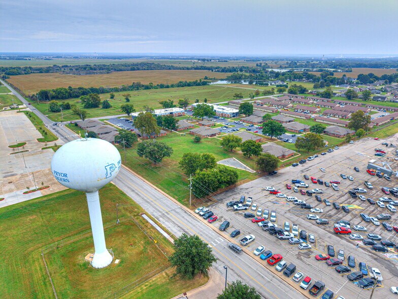 More Photos Of 1220 SE 9th St, Pryor Apartments For Sale