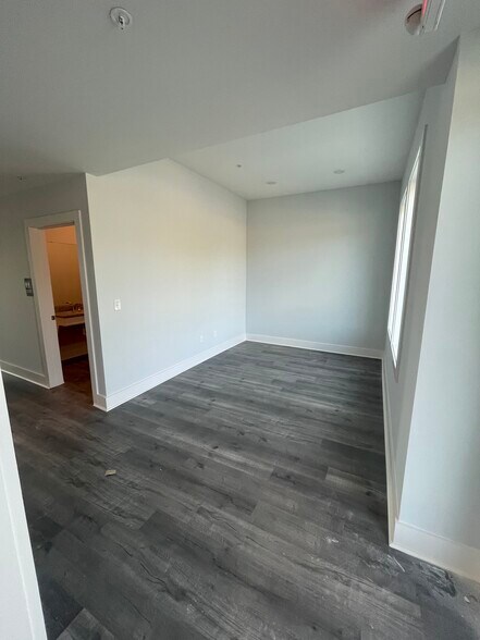 More Photos Of 337 Airport Rd, Auburn Office Residential For Lease