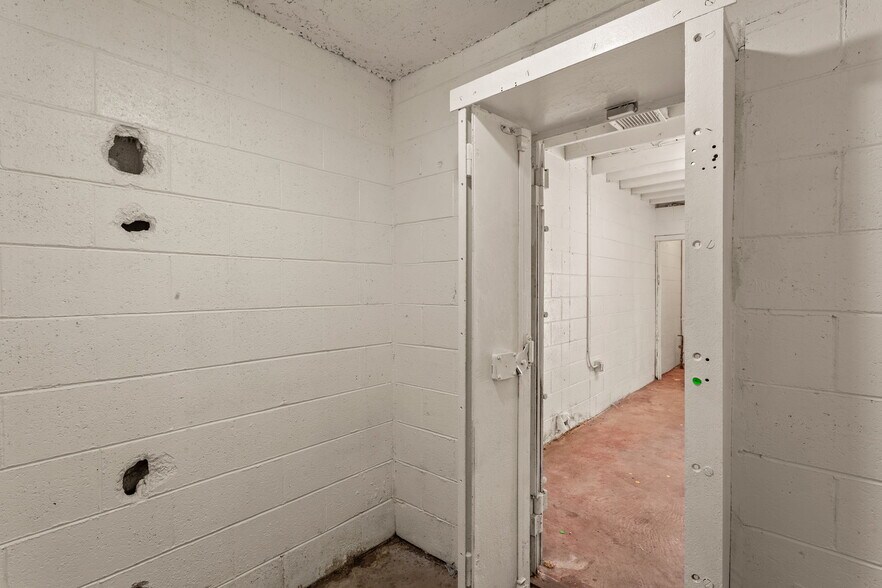 More Photos Of 1128 S Elgin Ave, Tulsa Warehouse For Lease