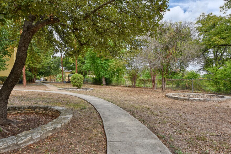 More Photos Of 737 W Mayfield Blvd, San Antonio Apartments For Sale