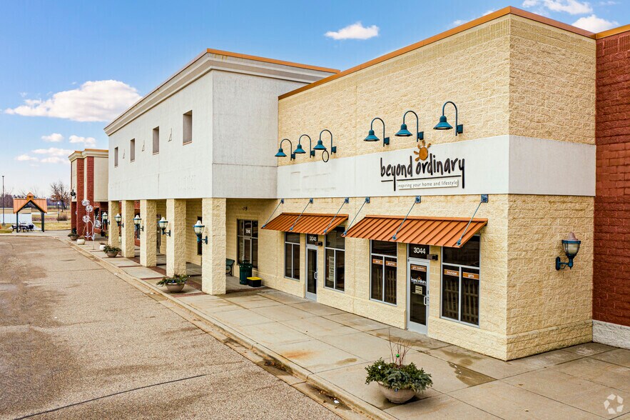 More Photos Of 3012-3066 Village Park Dr, Plover Freestanding For Lease