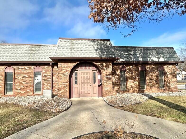 More Photos Of 3445-3449 Ridge Rd, Highland Office For Lease
