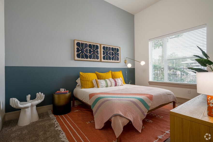 More Photos Of 2717 S Lamar Blvd, Austin Apartments For Lease