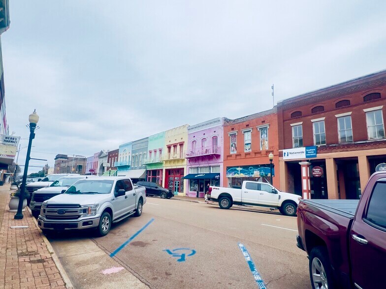 Primary Photo Of 230 S Main St, Yazoo City General Retail For Sale