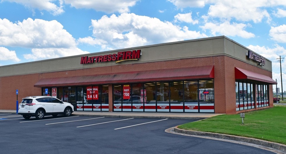 More Photos Of 100 Spalding Square, Griffin Unknown For Lease