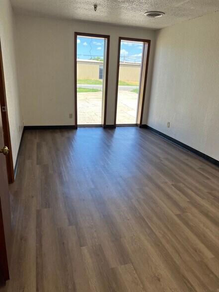 More Photos Of 6200 Melrose Ln, Oklahoma City Warehouse For Lease