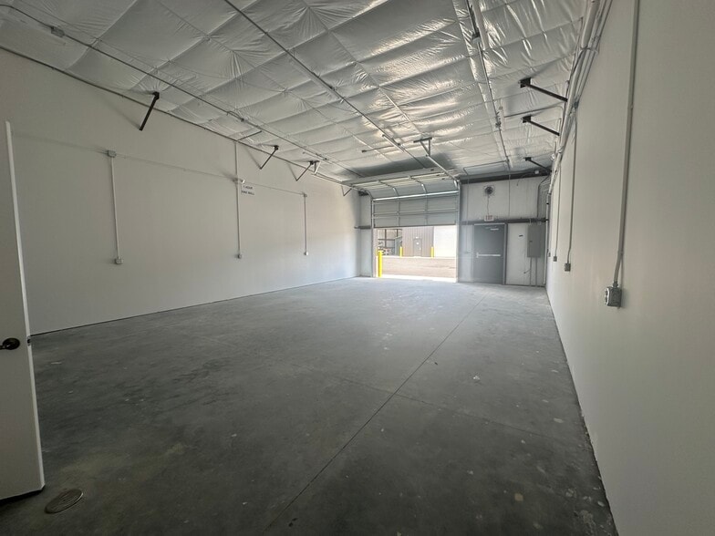 More Photos Of 301 Hooker Rd, Greenville Flex For Lease
