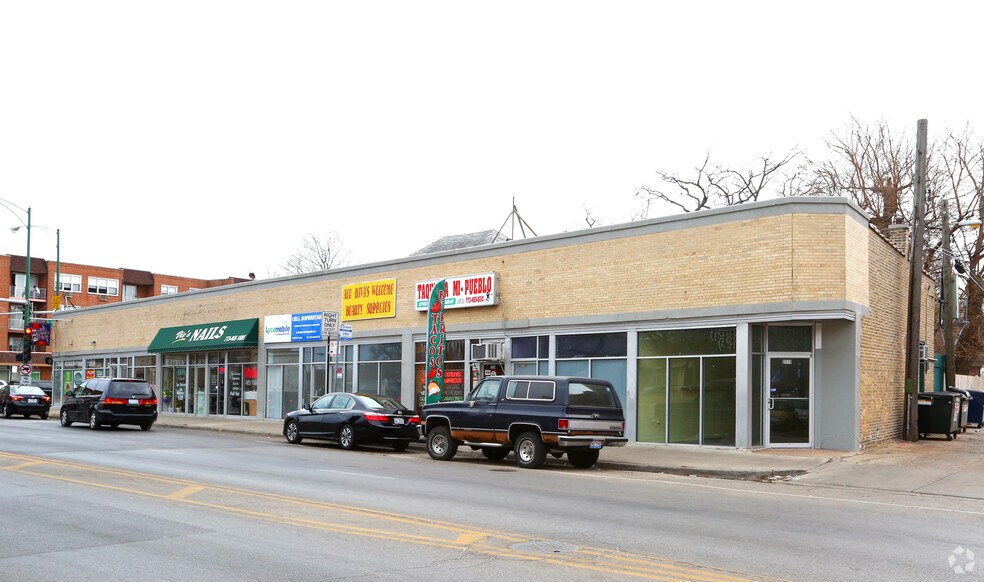 More Photos Of 2101-2117 W Touhy Ave, Chicago Storefront For Lease