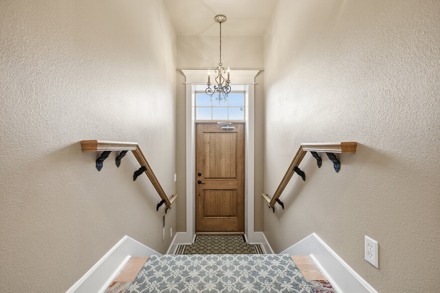 More Photos Of 101 S Big Horn Ave, Moorcroft Flex For Sale