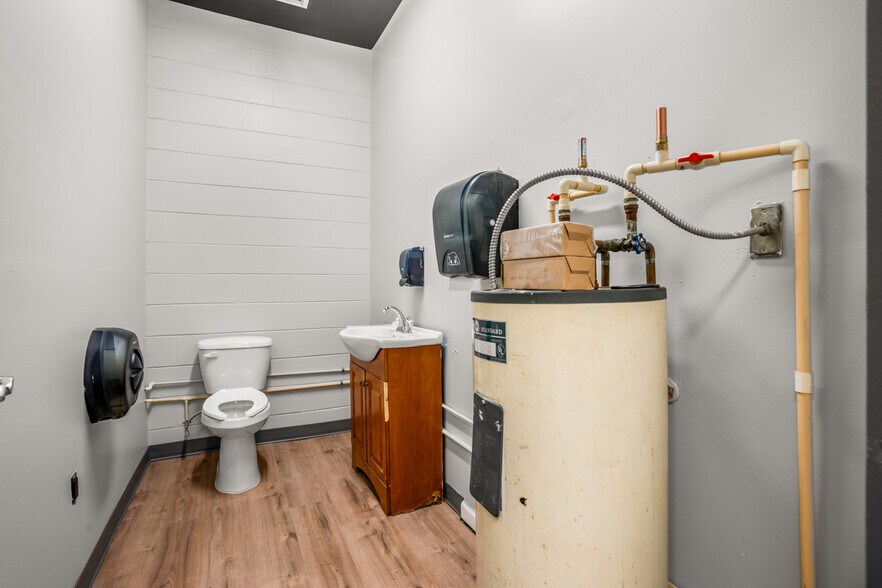 More Photos Of 8602 Tarpon Springs Rd, Odessa Specialty For Sale