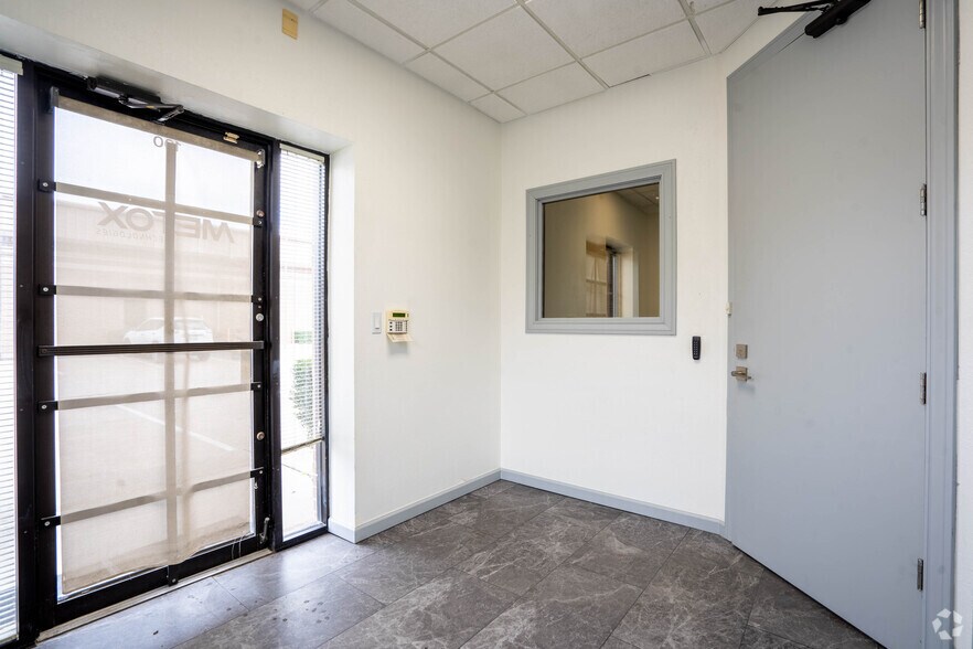 More Photos Of 8807-8815 Emmott Rd, Houston Unknown For Lease