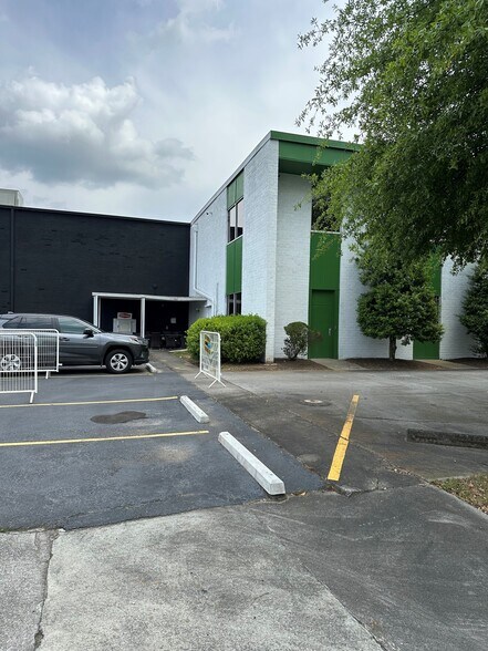 More Photos Of 125 Ottley Dr NE, Atlanta Warehouse For Lease