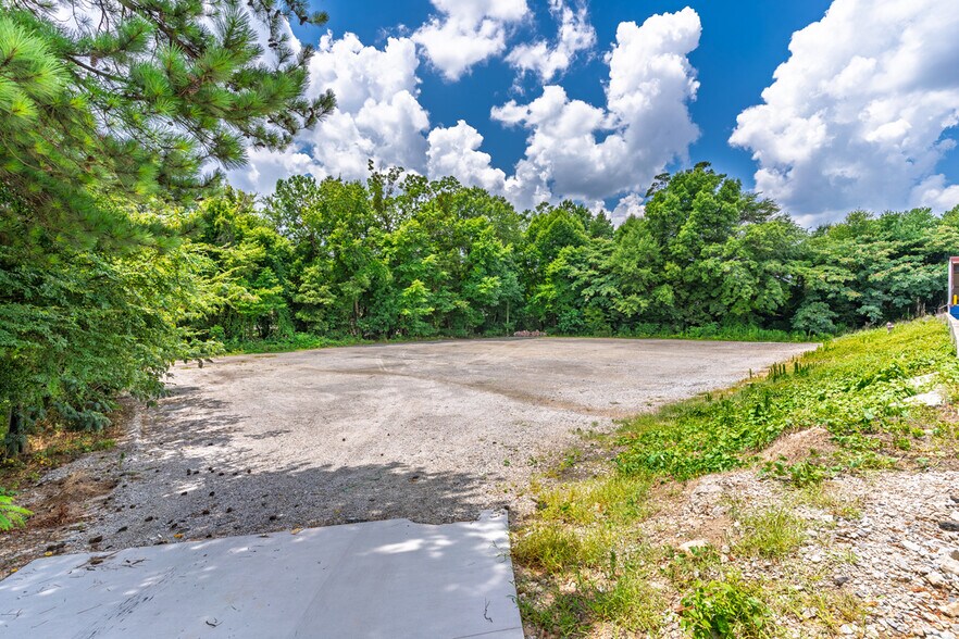 More Photos Of 2370 Sullivan Rd, College Park Manufacturing For Sale