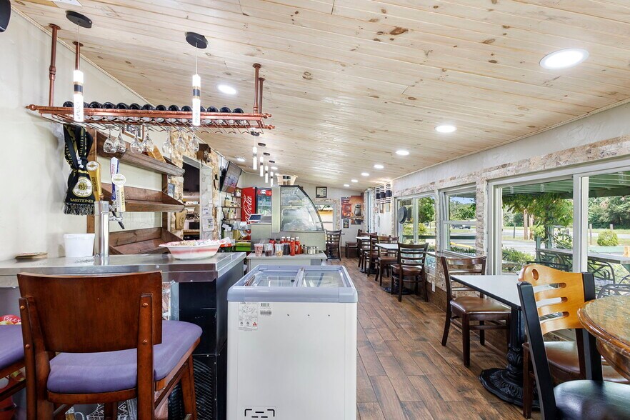 More Photos Of 4630 US Highway 17, De Leon Springs Restaurant For Sale