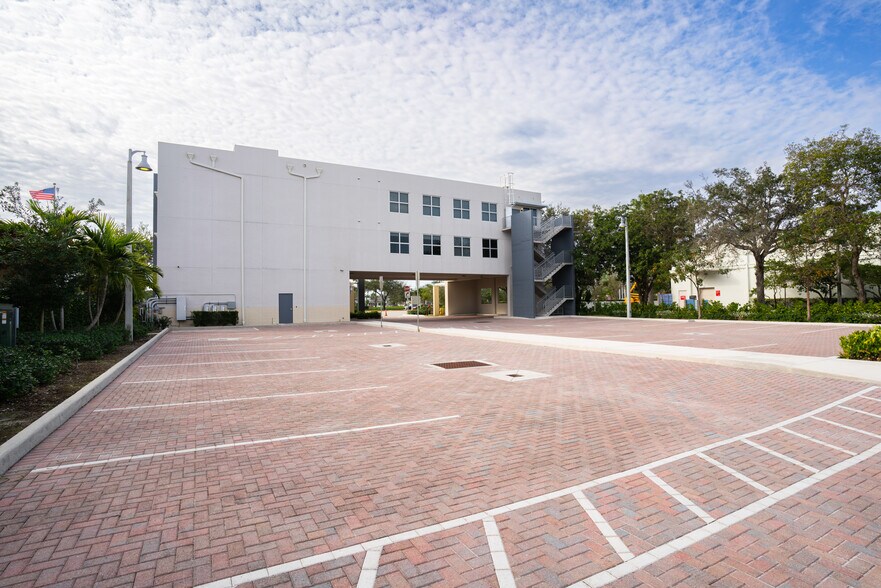 More Photos Of 4640 S University Dr, Davie Medical For Sale