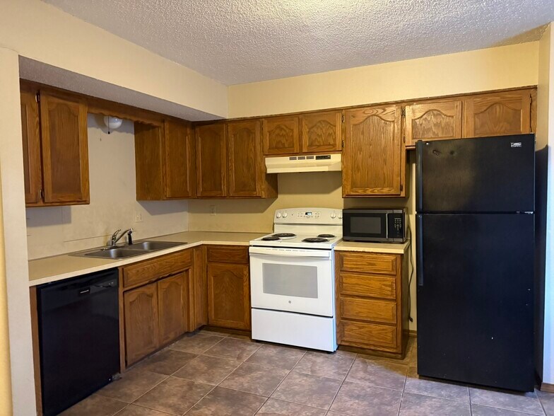 More Photos Of 2206 E Macs Ct, Springfield Apartments For Sale