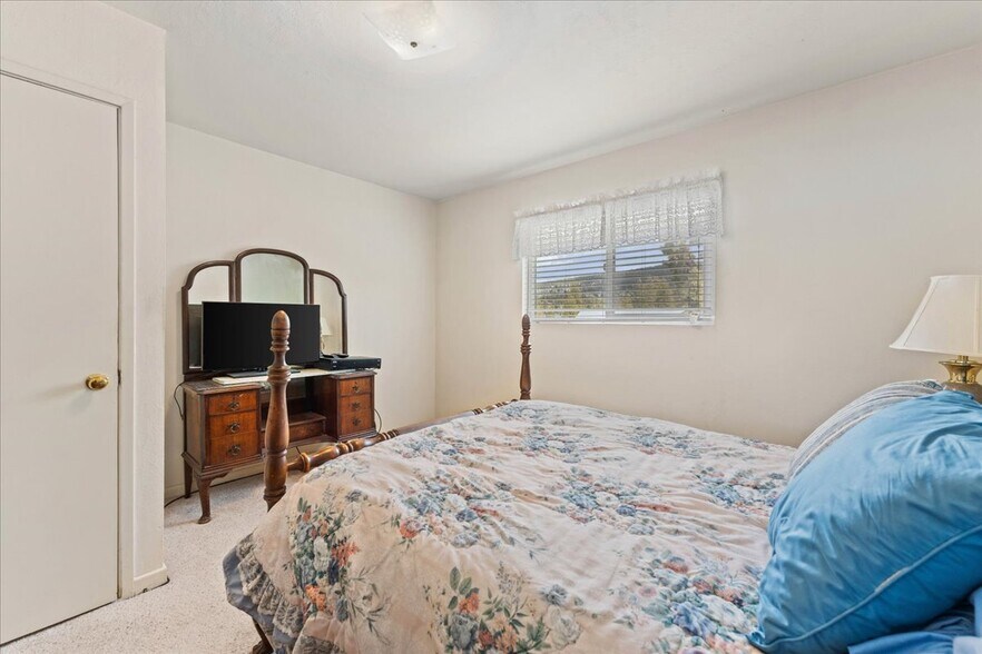 More Photos Of 17604 US-97 Hwy, Weed Apartments For Sale