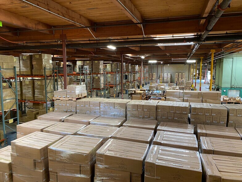 More Photos Of 10675 N Lombard St, Portland Distribution For Lease